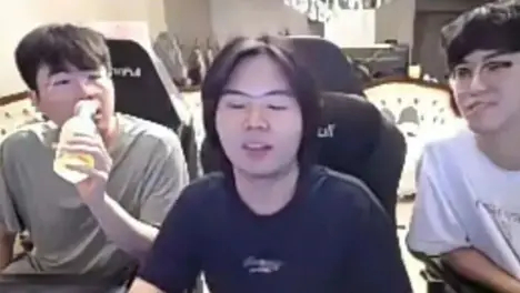 职业电竞选手JackeyLove伤病困扰,职业生涯不确定性获粉丝支持